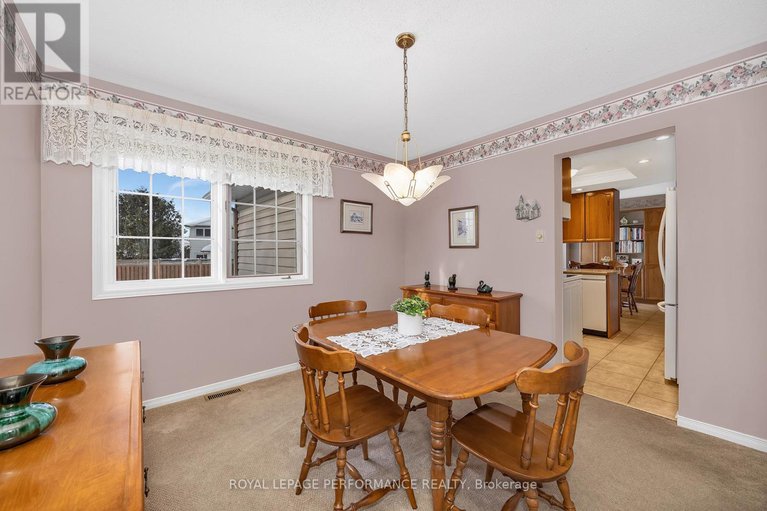 29340777/1764-tache-way/fallingbrookpineridge/ottawa/ontario/K4A2S6_9