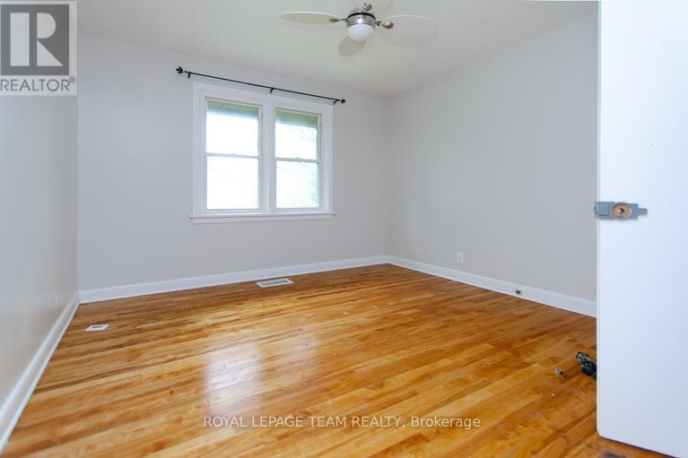 28514430/16-brook-lane/meadowlandscrestview/ottawa/ontario/K2G1R9_12