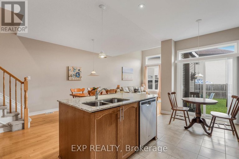 28589482/326-trailsedge-way/mer-bleuebradley-estatesanderson-park/ottawa/ontario/K1W0G6_8