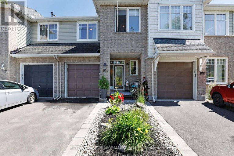 28572991/104-hillman-marsh-way/blossom-parkkemp-parkfindlay-creek/ottawa/ontario/K1T0B1_3