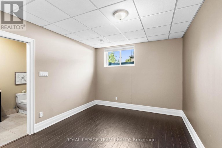 28452821/6132-pebblewoods-drive/greely/ottawa/ontario/K4P0A1_37