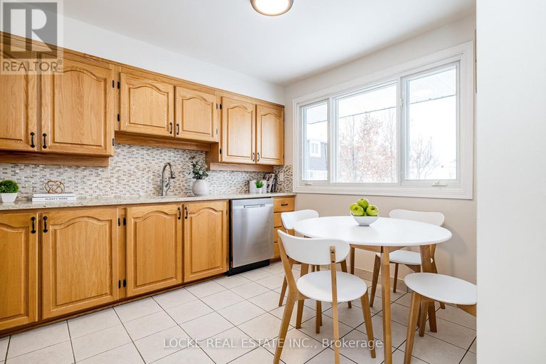 29239640/22-550-straby-avenue/overbrookcastle-heights/ottawa/ontario/K1K1H1_13