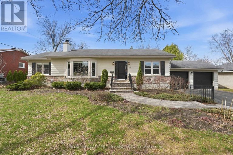 29644956/880-melwood-avenue/mckellar-heightsglabar-park/ottawa/ontario/K2A3C3_1