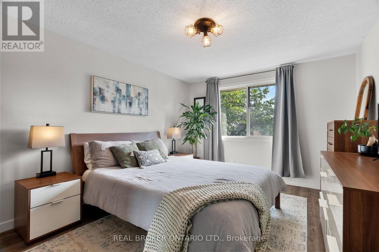 28983719/a-3911-old-richmond-road/arbeatha-park/ottawa/ontario/K2H8T9_17