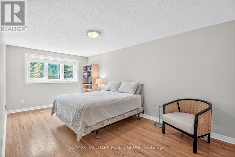 28761916/30-oakhurst-crescent/blackburn-hamlet/ottawa/ontario/K1B4A6_20