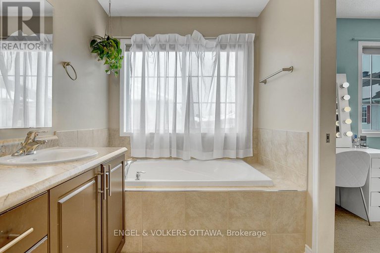 29355426/308-tabaret-street/emerald-meadowstrailwest/ottawa/ontario/K2M0B8_31