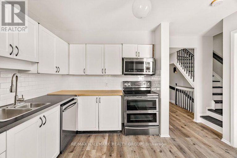 28556147/4-1-timberview-way/westcliffe-estates/ottawa/ontario/K2H9M7_15