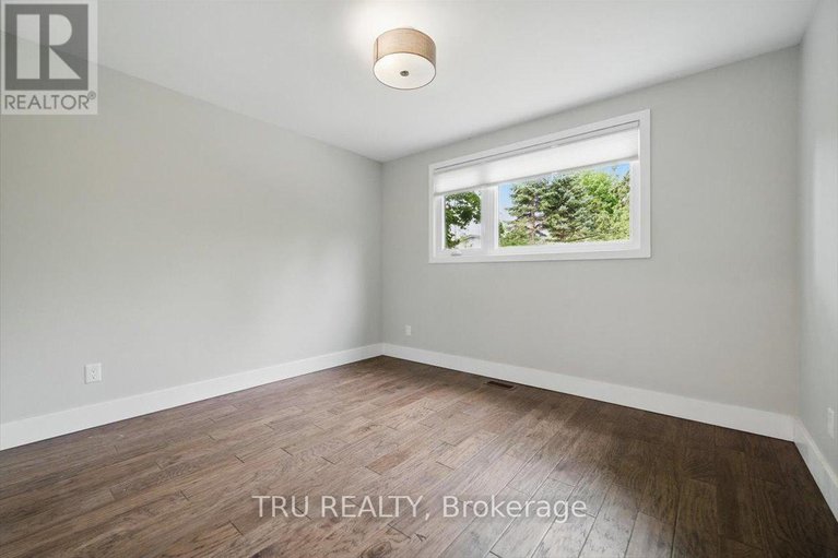 28427630/2114-balharrie-avenue/hawthorne-meadows/ottawa/ontario/K1G1G5_22