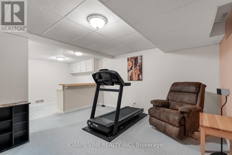 28662604/34-four-seasons-drive/borden-farmstewart-farmcarleton-heightsparkwood-hills/ottawa/ontario/K2E7P8_23
