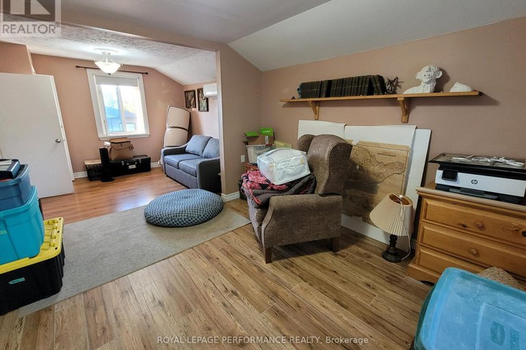 28932365/975-queen-street/lorignal/champlain/ontario/K0B1K0_22