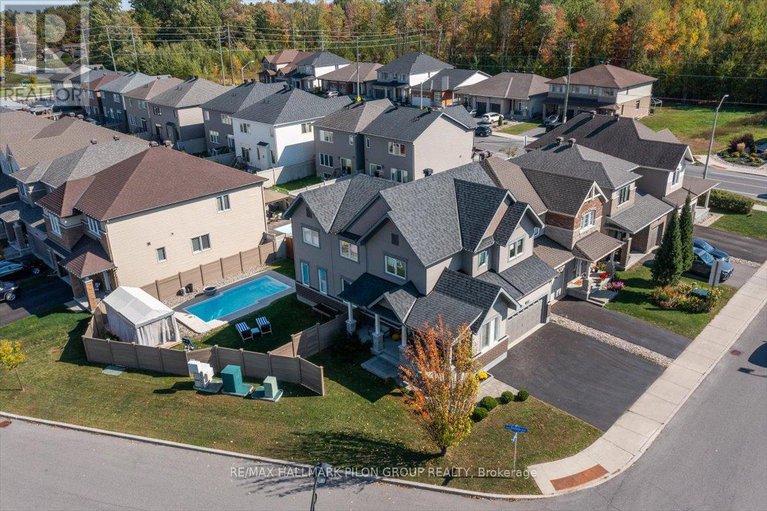 28956956/200-enclave-walk/mer-bleuebradley-estatesanderson-park/ottawa/ontario/K1W0J4_1