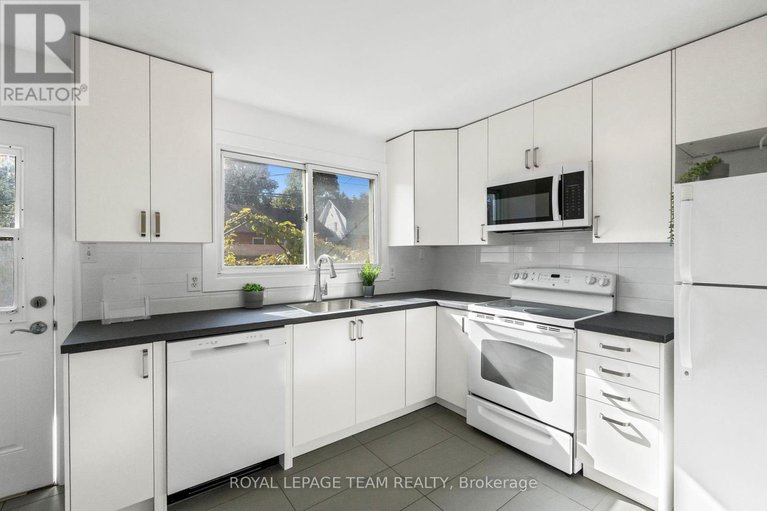 28893741/1308-summerville-avenue/carlington/ottawa/ontario/K1Z8G8_16