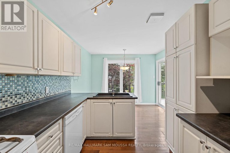 28323981/11-highmont-court/kanata-lakesheritage-hills/ottawa/ontario/K2T1B3_11