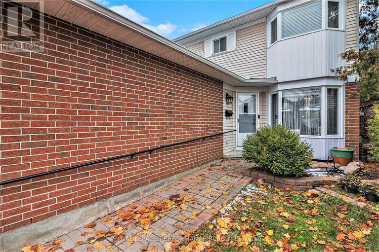 29119259/6349-st-louis-drive/hiawatha-parkconvent-glen/ottawa/ontario/K1C2X9_4