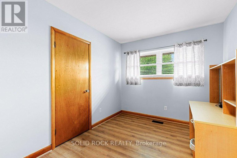28357814/7-brouse-drive/iroquois/south-dundas/ontario/K0E1K0_20