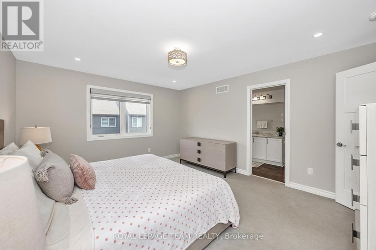 28564716/526-edenwylde-drive/remainder-of-stittsville-area/ottawa/ontario/K2S2K4_23