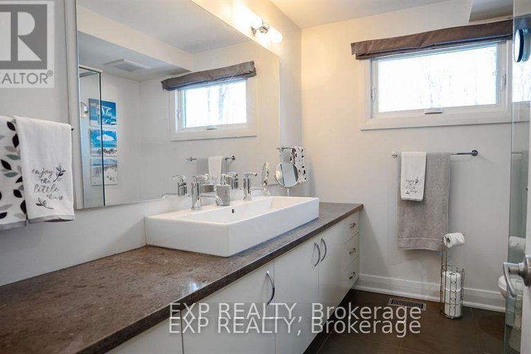 28643712/17-chesswood-court/pineglencountry-place/ottawa/ontario/K2E7E3_18