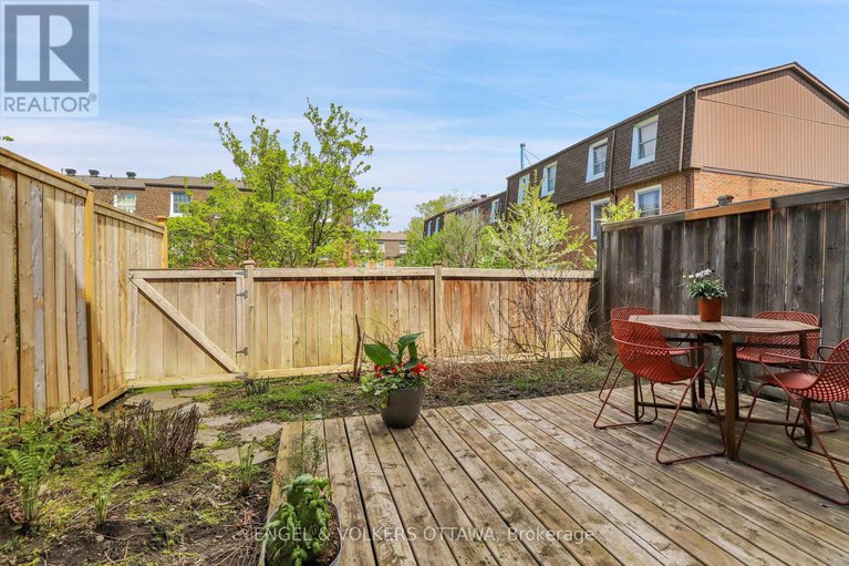28416744/1089-borden-side-road/carleton-heights/ottawa/ontario/K2C3P3_34