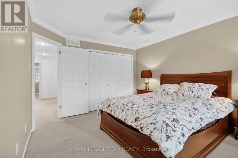 29471661/3113-apple-hill-drive-s/upper-hunt-club/ottawa/ontario/K1T3Z2_31