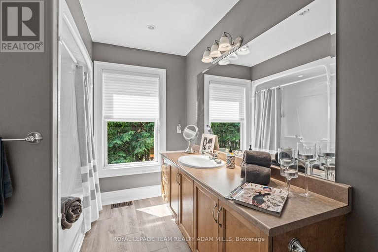 28557941/2330-summerside-drive/manotick-east-to-manotick-station/ottawa/ontario/K4M1B4_25