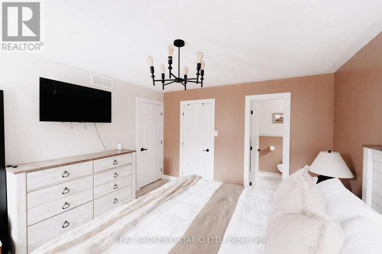 29680902/1391-sutherland-drive/manotick-south-to-roger-stevens/ottawa/ontario/K4M1B3_25