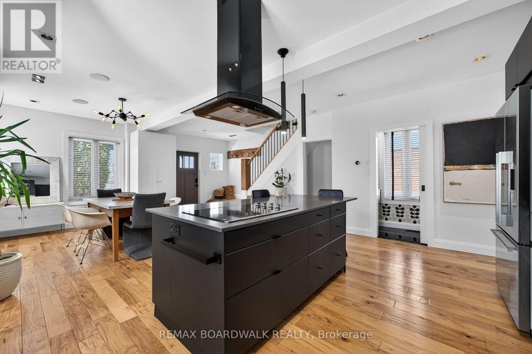 29640571/154-queen-mary-street/overbrookcastle-heights/ottawa/ontario/K1K1X5_13