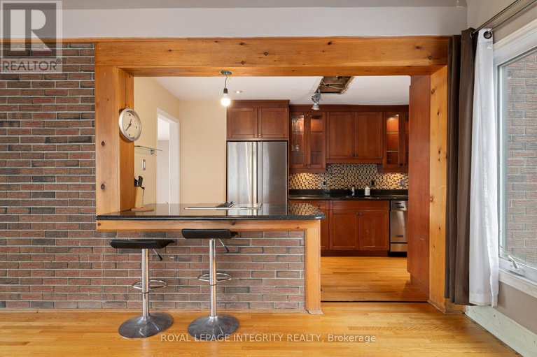 29319592/2061-prince-of-wales-drive/rideau-heightsrideau-river/ottawa/ontario/K2E7A4_7