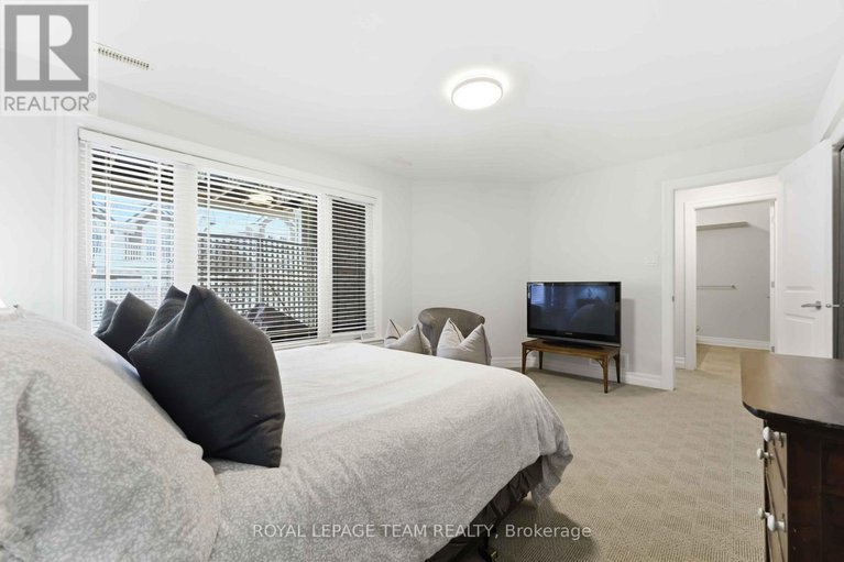 29386110/6-waterford-way/pineglencountry-place/ottawa/ontario/K2E7V4_35