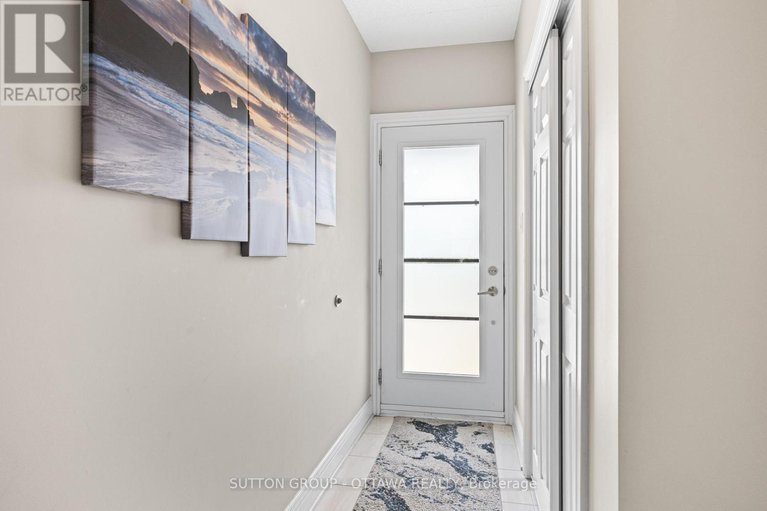 28851204/165-302-masters-lane/town-of-rockland/clarence-rockland/ontario/K4K0L3_4