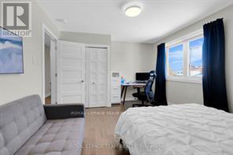 28591495/1107-normandy-crescent/borden-farmstewart-farmcarleton-heightsparkwood-hills/ottawa/ontario/K2E5A3_24