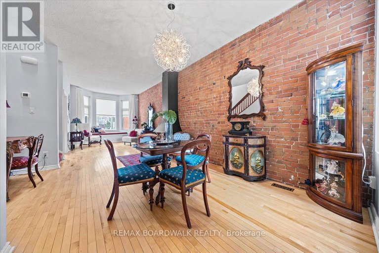 29377343/32-waverley-street/ottawa-centregolden-triangle/ottawa/ontario/K2P0T9_12