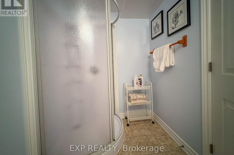 29493272/182-elk-street/renfrew/renfrew/ontario/K7V1A0_23