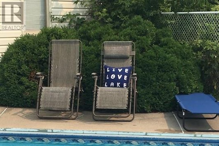 29630815/100-macleod-crescent/alexandria/north-glengarry/ontario/K0C1A0_38