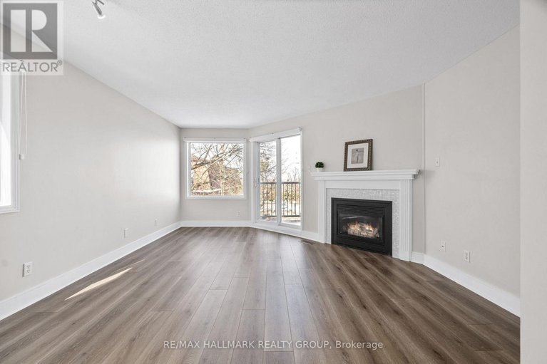 28403096/25-1400-wildberry-court/chapel-hill/ottawa/ontario/K1C7K6_12