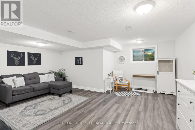 28401647/324-horseshoe-crescent-e/stittsville-north/ottawa/ontario/K2S0B6_22