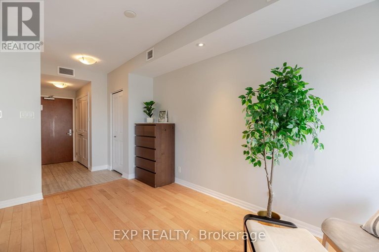 28786083/2308-242-rideau-street/sandy-hill/ottawa/ontario/K1N0B7_5