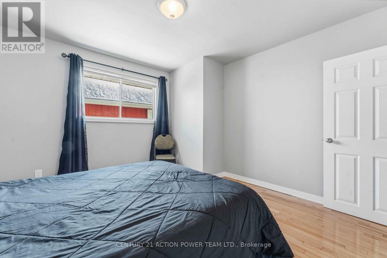 29369223/1705-old-montreal-road/camelot/ottawa/ontario/K4C1G7_17