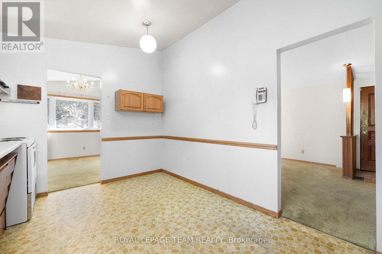 28874346/660-sandra-avenue/elmvale-acres/ottawa/ontario/K1G2Z8_17