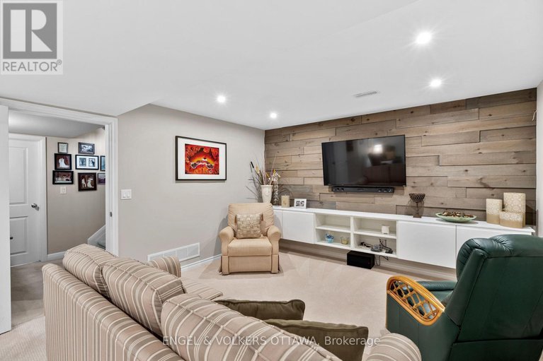 28806486/27-esquimault-avenue/bruce-farmgraham-parkqualicumbellands/ottawa/ontario/K2H6Z4_34