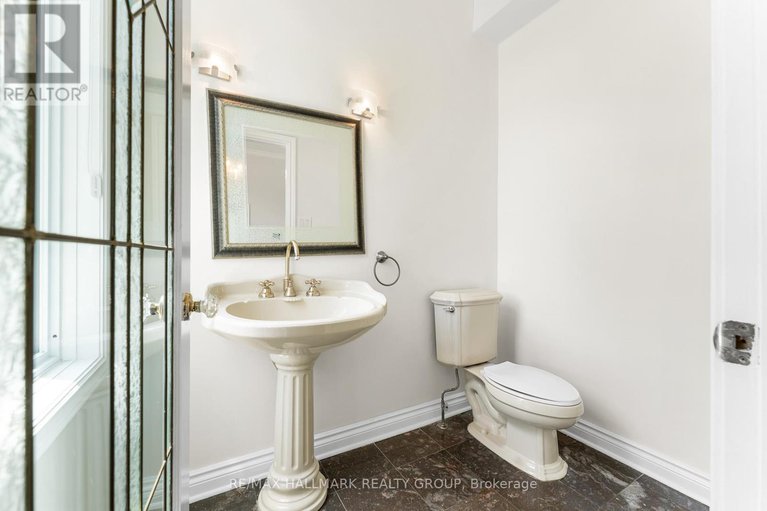 29141811/5749-knights-drive/manotick-east-to-manotick-station/ottawa/ontario/K4M1K2_3