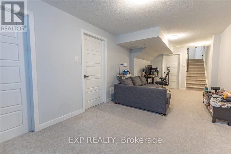 29581808/297-billrian-crescent/stittsville-north/ottawa/ontario/K2S3A6_21