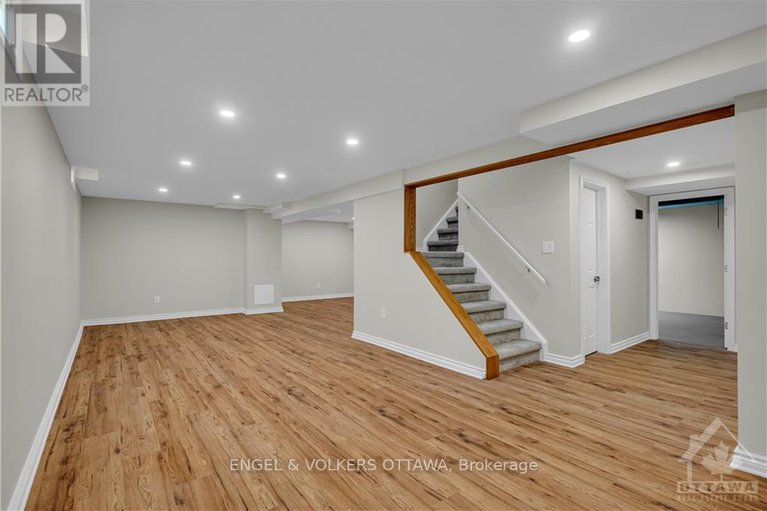 28611833/2177-lenester-avenue/mckellar-heightsglabar-park/ottawa/ontario/K2A4A9_24