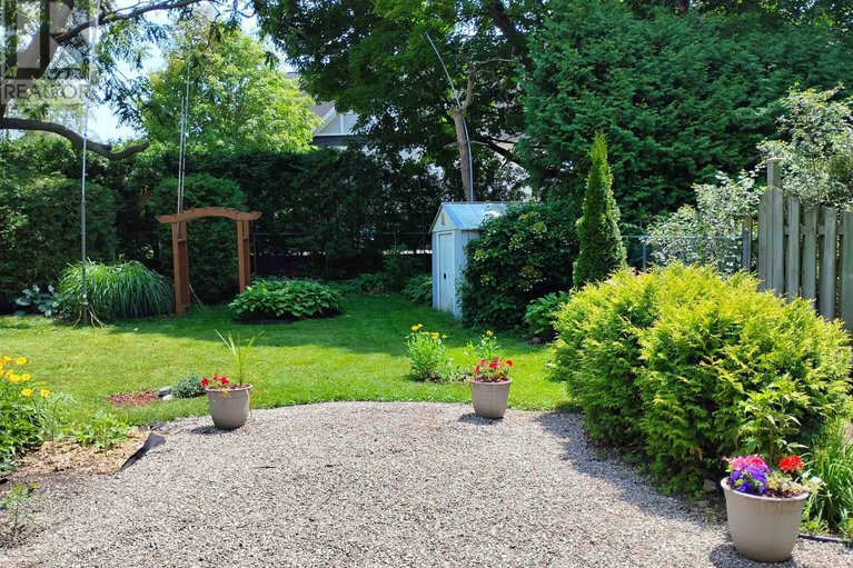 29429679/2302-lawn-avenue/woodroffe/ottawa/ontario/K2B7B4_17