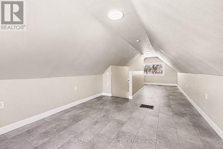 29388559/975-sheridan-avenue/carlington/ottawa/ontario/K1Z6M4_15