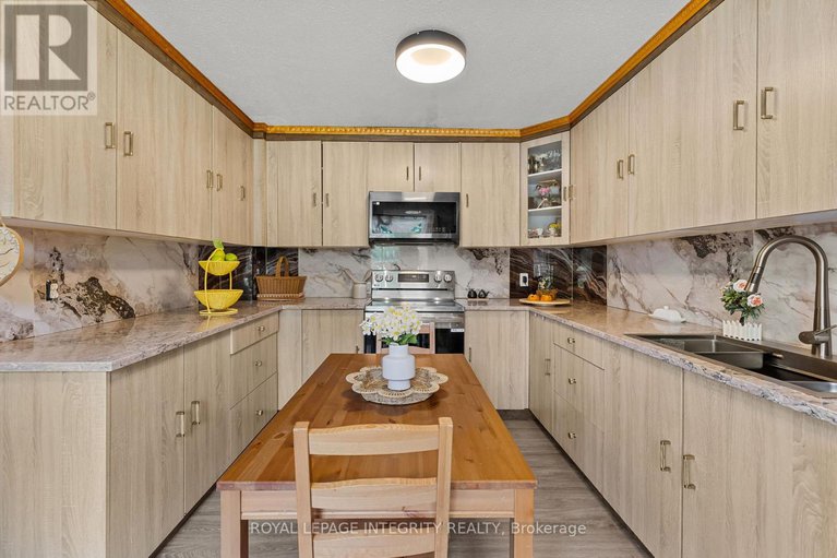 28599502/3485-mccarthy-road/hunt-clubwestern-community/ottawa/ontario/K1V8Z9_10