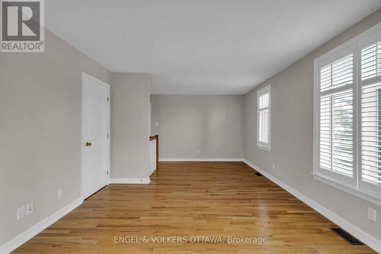 29476157/145-manorhill-private/urbandale-acres/ottawa/ontario/K1H2J3_21