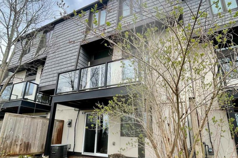 28257393/29-655-richmond-road/woodroffe/ottawa/ontario/K2A3Y3_3