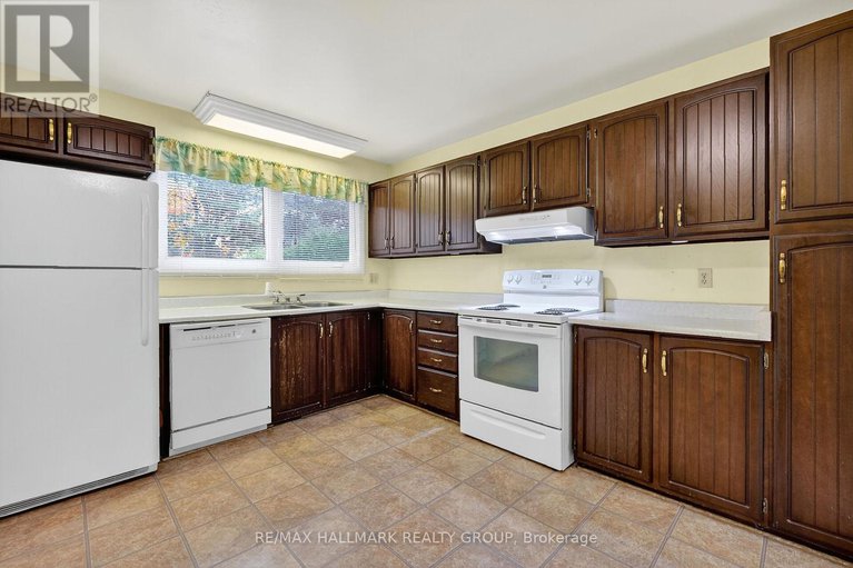 29038840/1415-plumber-avenue/carson-grove/ottawa/ontario/K1K4B2_15