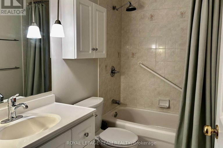 28666132/15-santa-cruz-private/riverview-park/ottawa/ontario/K1G6M5_23