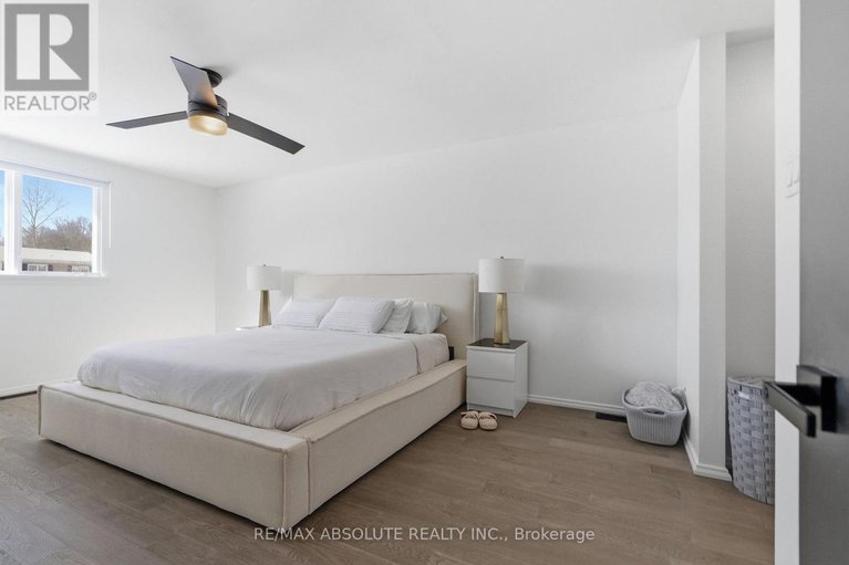 29407947/13-weatherwood-crescent/pineglencountry-place/ottawa/ontario/K2E7C5_29